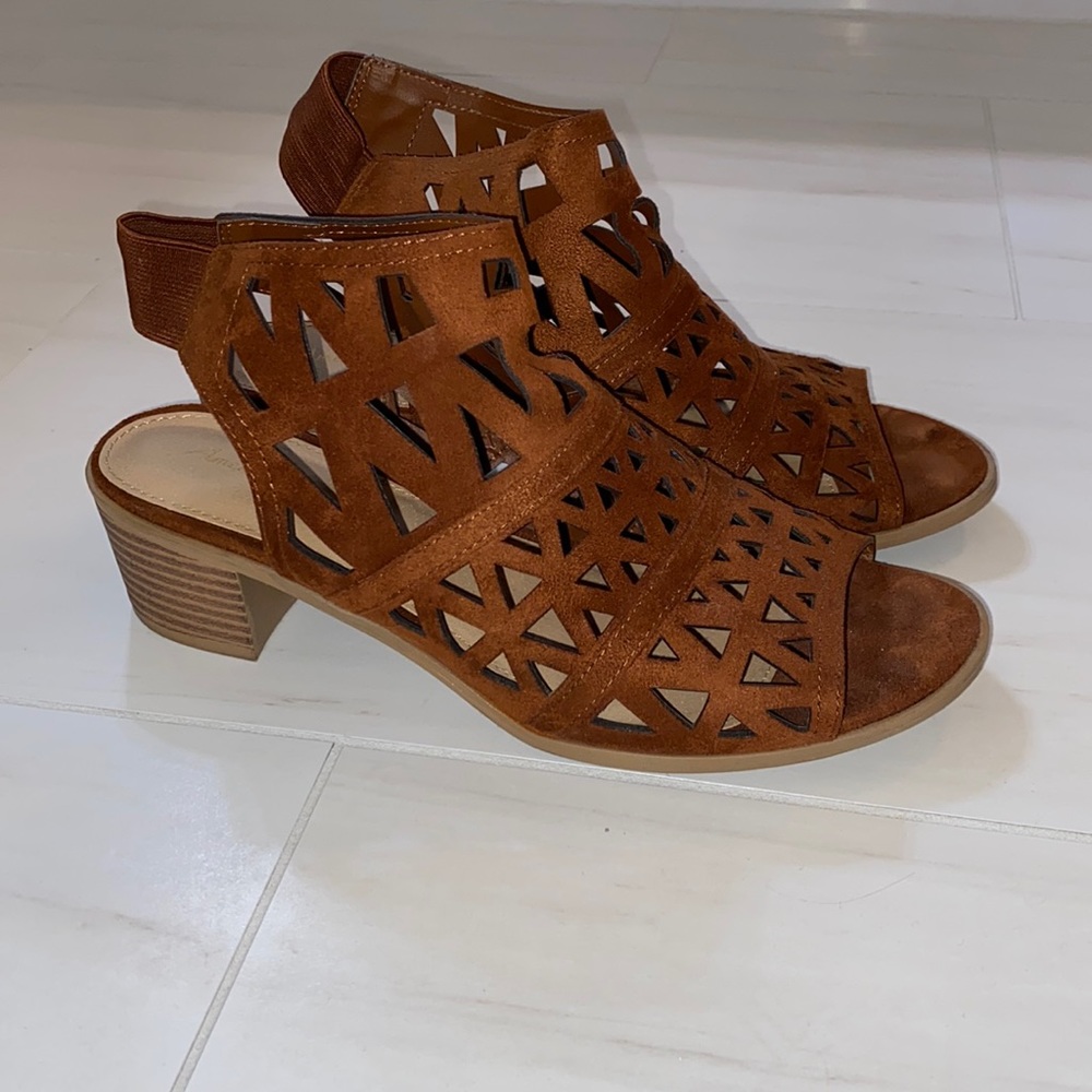 9 wide American Eagle faux suede heels